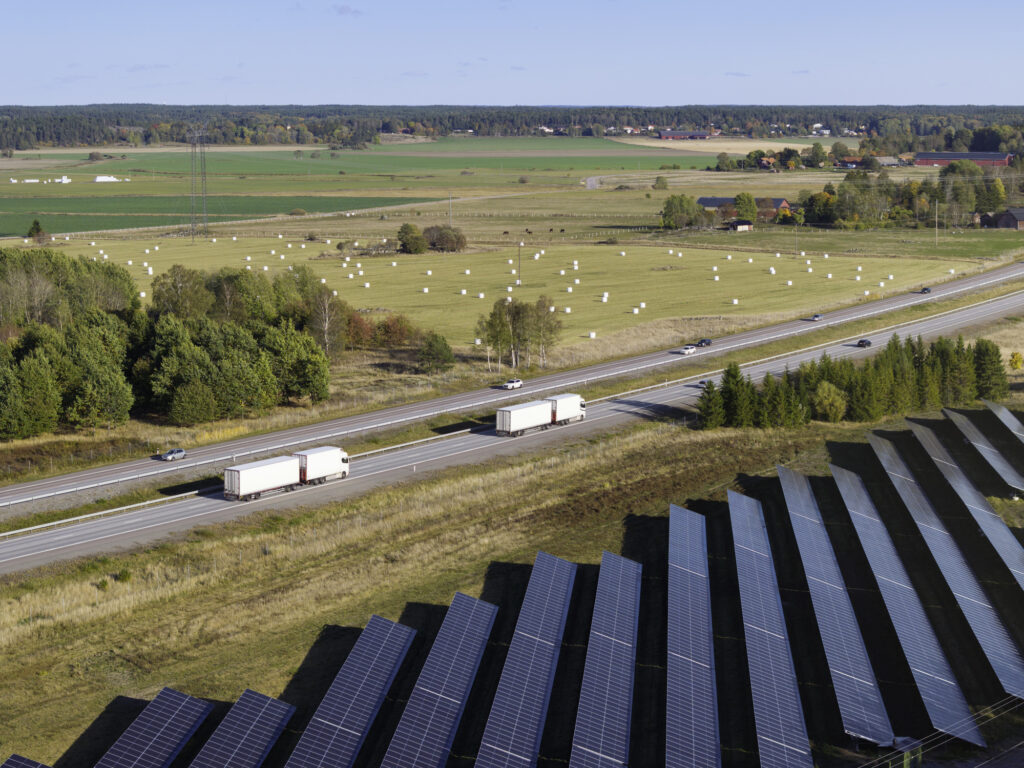 Trucking Solar Panels Across the United States: How Ground Freight ...